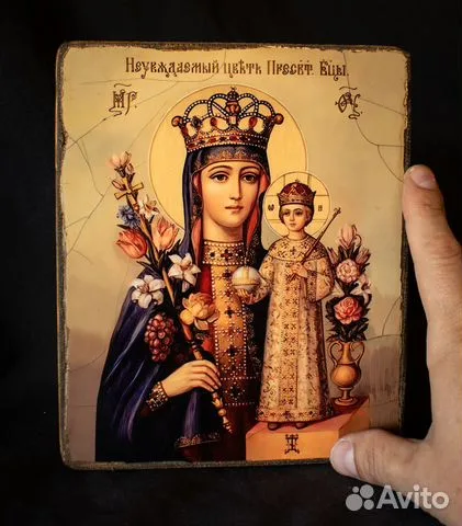 Икона деревянная " Богоматерь Неувядаемый Цвет" — красивый подарок