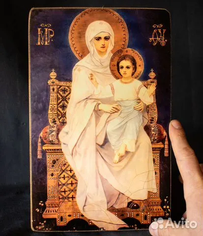 Икона деревянная "Богоматерь на престоле" — необычный подарок