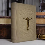 На память: Библия на армянском языке — книга в кожаном переплёте — фотография 1