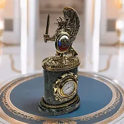 Бронзовые настольные часы с грифоном — красивый подарок — фотография 1