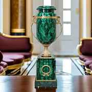 Ваза «Аврора» из малахита — необычный подарок — фотография 1