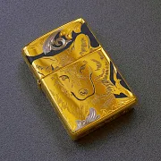 На память: Сувенирная зажигалка Zippo "Вожак" — фотография 2
