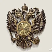 На память: Часы с гербом РФ, резные из массива ясеня — фотография 3