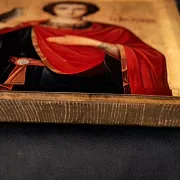 Икона деревянная с ковчегом "Святой Трифон" — красивый подарок — фотография 7
