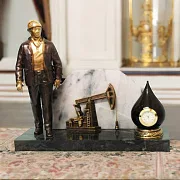 На память: Часы «Работник нефтяной промышленности 3» с качалкой — фотография 1
