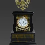 Настольные часы «Герб» из тигрового глаза и долерита — оригинальный подарок — фотография 3