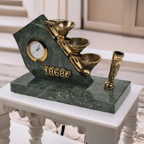 Настольные часы «Прииск» из бронзы и змеевика — красивый подарок