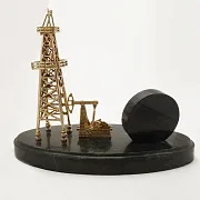 Часы с нефтяной вышкой и качалкой — необычный подарок — фотография 3