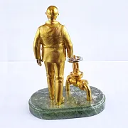Бронзовая статуэтка «Работник ЖКХ» на змеевике — красивый подарок — фотография 2