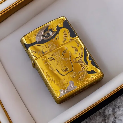 На память: Сувенирная зажигалка Zippo "Вожак"