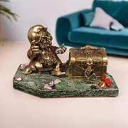 Ручная работа: Фигурка «Гном с сундуком» на змеевике — фотография 1